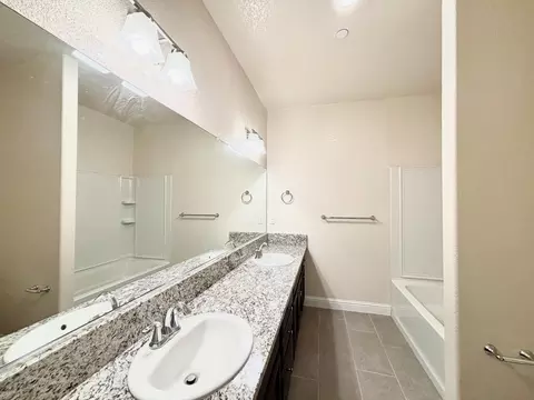 Bath - 151 Royce Ln, Merced, CA 95348 photo 6 of 13