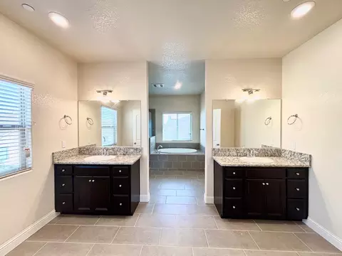 Bath - 151 Royce Ln, Merced, CA 95348 photo 13 of 13