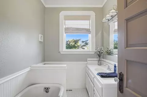 Bath - 1026 Main St, Newman, CA 95360 photo 1 of 2