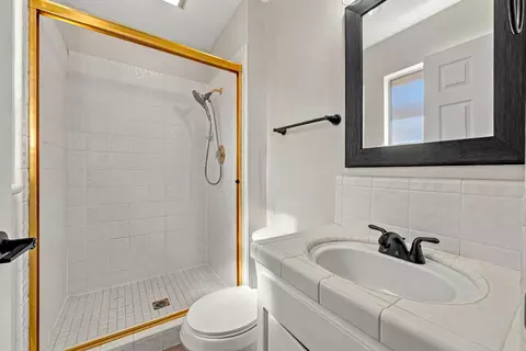 Bath - 3224 Nottingham Ave, Merced, CA 95340 photo 2 of 2