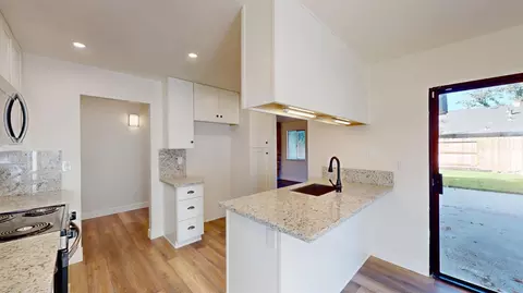 Kitchen - 1817 E Rumble Rd, Modesto, CA 95355 photo 6 of 8