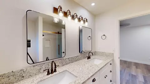 Bath - 1817 E Rumble Rd, Modesto, CA 95355 photo 5 of 6