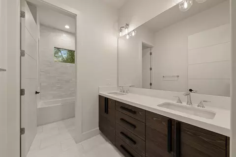 Bath - 5331 Barton Rd, Loomis, CA 95650 photo 4 of 5