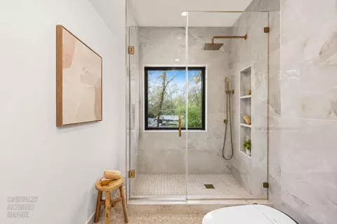Bath - 7801 Law Ln, Loomis, CA 95650 photo 3 of 5