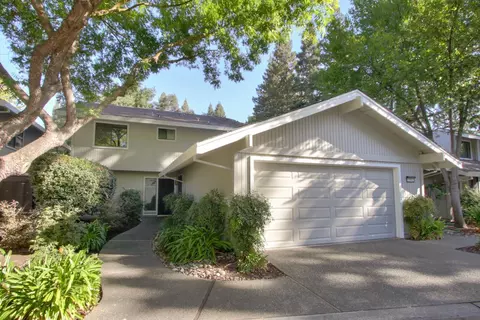 2042 University Park Dr, Sacramento, CA 95825