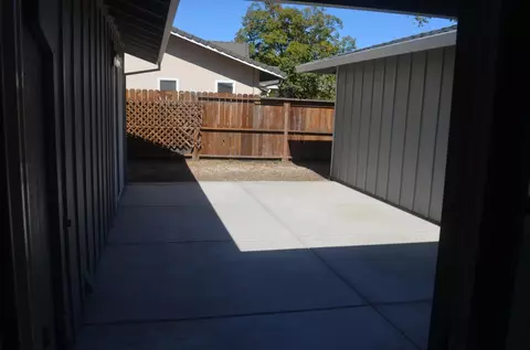 Exterior - 1117 W Cabot St, Davis, CA 95616 photo 5 of 8