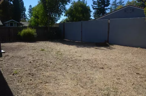Exterior - 1117 W Cabot St, Davis, CA 95616 photo 7 of 8