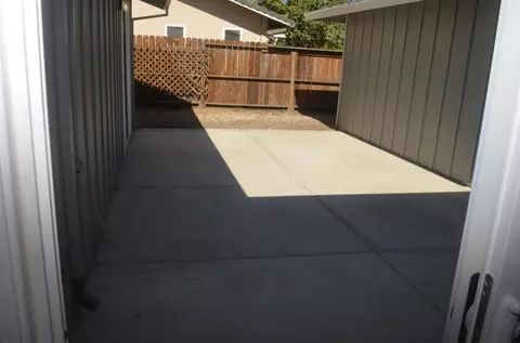 Exterior - 1117 W Cabot St, Davis, CA 95616 photo 6 of 8