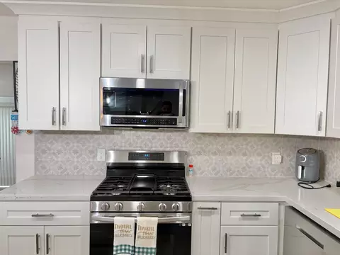 Kitchen - 16280 Cottage Ave, Manteca, CA 95336 photo 3 of 4