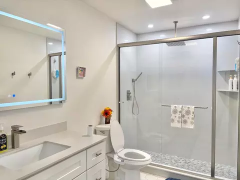 Bath - 16280 Cottage Ave, Manteca, CA 95336 photo 1 of 5