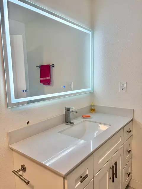 Bath - 16280 Cottage Ave, Manteca, CA 95336 photo 3 of 5