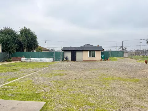 Exterior - 16280 Cottage Ave, Manteca, CA 95336 photo 10 of 12