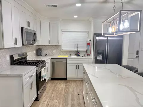 Kitchen - 16280 Cottage Ave, Manteca, CA 95336 photo 2 of 4