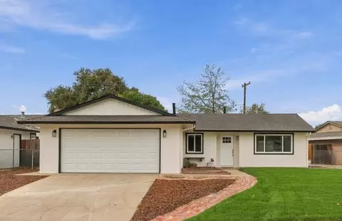 6920 Peck Dr, Sacramento, CA 95828