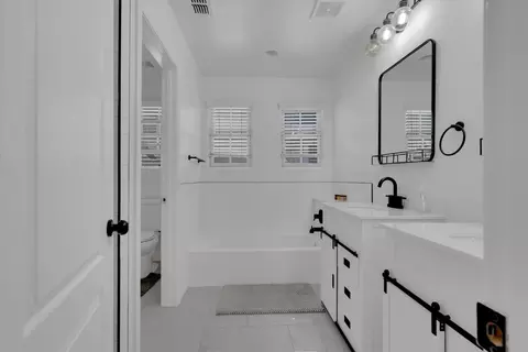 Bath - 1045 Sanderling Dr, Hercules, CA 94547 photo 3 of 4