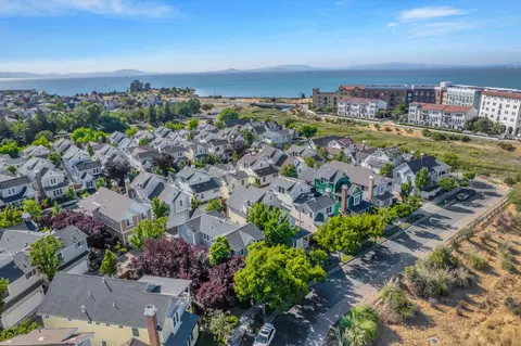 View/Area - 1045 Sanderling Dr, Hercules, CA 94547 photo 3 of 8