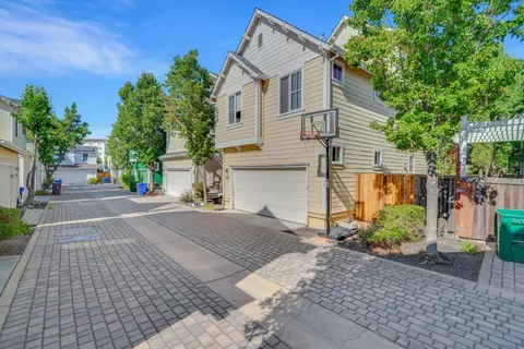 Exterior - 1045 Sanderling Dr, Hercules, CA 94547 photo 6 of 12