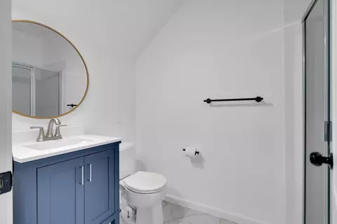 Bath - 1045 Sanderling Dr, Hercules, CA 94547 photo 4 of 4