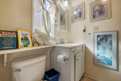 Bath - 3336 Riverside Dr, Riverbank, CA 95367 photo 2 of 3