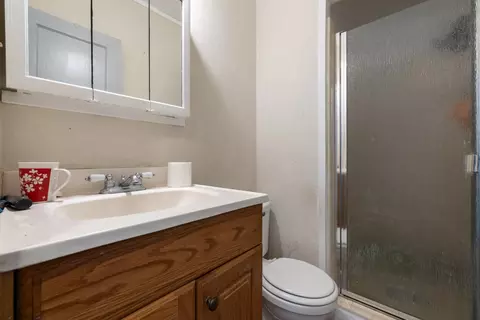 Bath - 3336 Riverside Dr, Riverbank, CA 95367 photo 3 of 3
