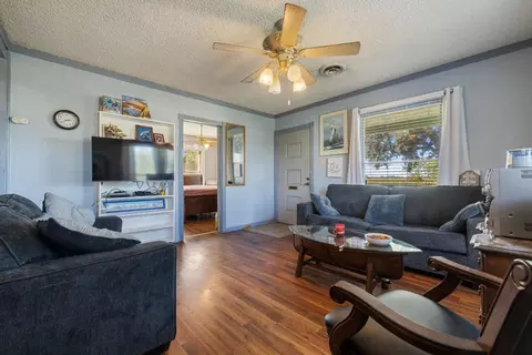 Living - 3336 Riverside Dr, Riverbank, CA 95367 photo 2 of 4