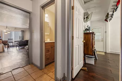 Entry Way - 3336 Riverside Dr, Riverbank, CA 95367 photo 4 of 6