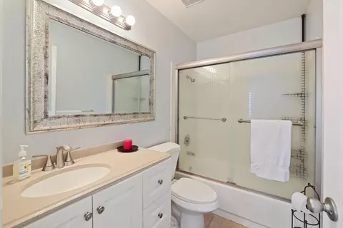 Bath - 1885 Foxwood Dr, Tracy, CA 95376 photo 3 of 3