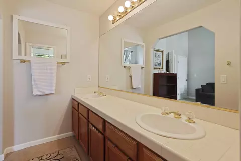 Bath - 1885 Foxwood Dr, Tracy, CA 95376 photo 2 of 3