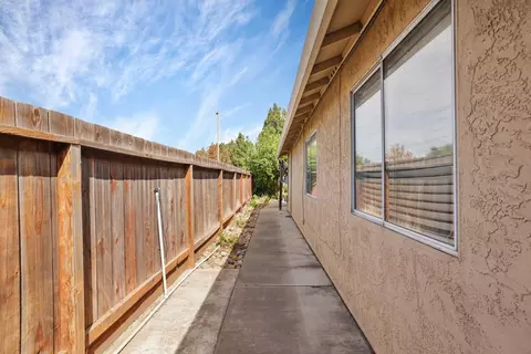 Entry Way - 1885 Foxwood Dr, Tracy, CA 95376 photo 6 of 6
