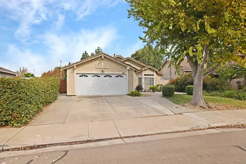 Exterior - 1885 Foxwood Dr, Tracy, CA 95376 photo 4 of 8