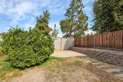 Exterior - 1885 Foxwood Dr, Tracy, CA 95376 photo 7 of 8