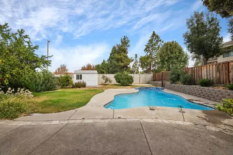 Exterior - 1885 Foxwood Dr, Tracy, CA 95376 photo 5 of 8