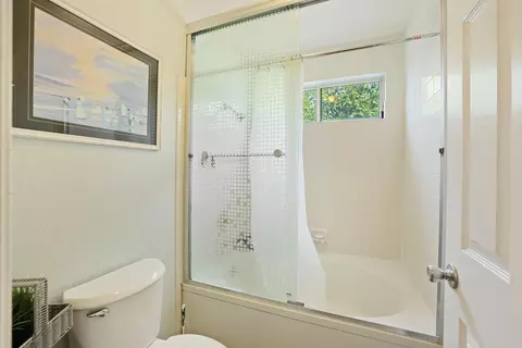 Bath - 1885 Foxwood Dr, Tracy, CA 95376 photo 1 of 3