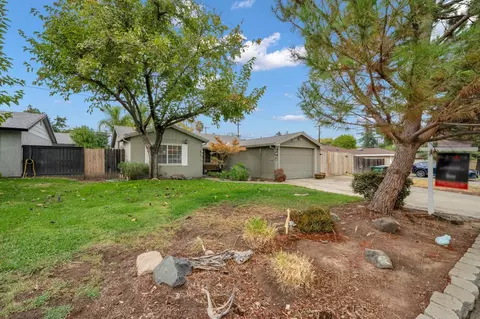 Exterior - 6207 Sylvester Way, Carmichael, CA 95608 photo 2 of 11