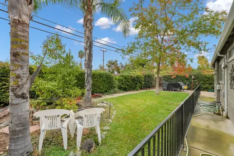 Exterior - 6207 Sylvester Way, Carmichael, CA 95608 photo 8 of 11