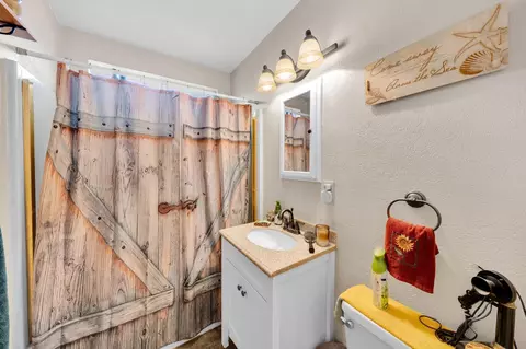 Bath - 6207 Sylvester Way, Carmichael, CA 95608 photo 1 of 2