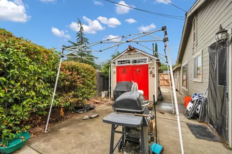 Exterior - 6207 Sylvester Way, Carmichael, CA 95608 photo 7 of 11