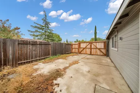 Exterior - 6207 Sylvester Way, Carmichael, CA 95608 photo 10 of 11