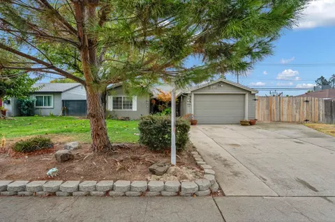 Exterior - 6207 Sylvester Way, Carmichael, CA 95608 photo 5 of 11