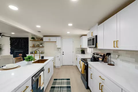 Kitchen - 1429 Brannon Ave, Modesto, CA 95350 photo 2 of 3
