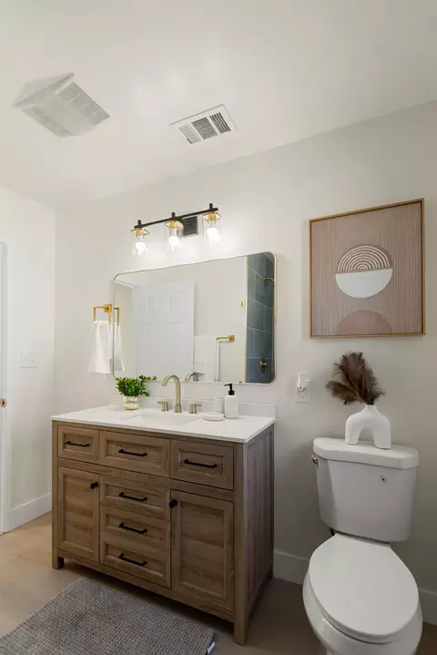 Bath - 1429 Brannon Ave, Modesto, CA 95350 photo 7 of 8