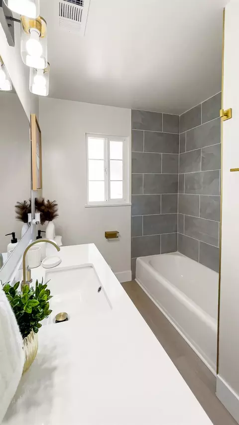 Bath - 1429 Brannon Ave, Modesto, CA 95350 photo 6 of 8