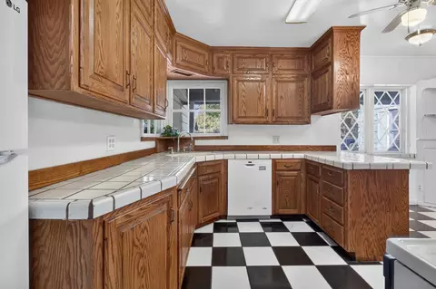 Kitchen - 2660 5th Ave, Merced, CA 95340 photo 4 of 7