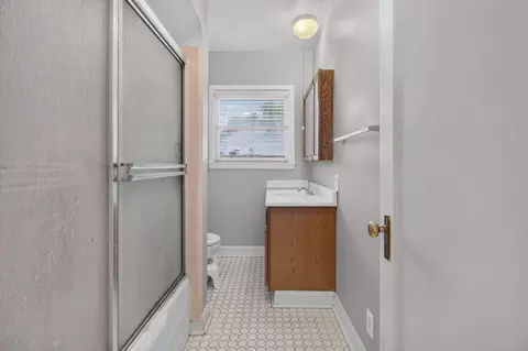 Bath - 2660 5th Ave, Merced, CA 95340 photo 1 of 4
