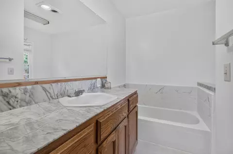 Bath - 2660 5th Ave, Merced, CA 95340 photo 2 of 4