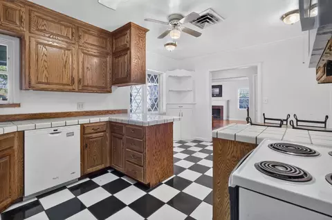 Kitchen - 2660 5th Ave, Merced, CA 95340 photo 3 of 7