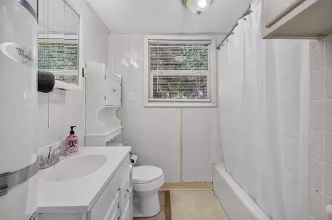 Bath - 2660 5th Ave, Merced, CA 95340 photo 4 of 4