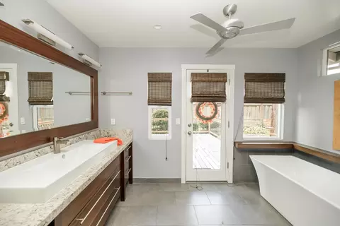 Bath - 3547 Wycliffe Dr, Modesto, CA 95355 photo 3 of 6