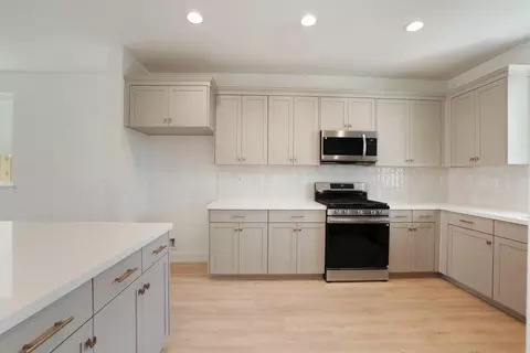 Kitchen - 2178 Appalachian Ave, Manteca, CA 95337 photo 5 of 6