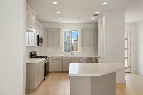 Kitchen - 2178 Appalachian Ave, Manteca, CA 95337 photo 6 of 6
